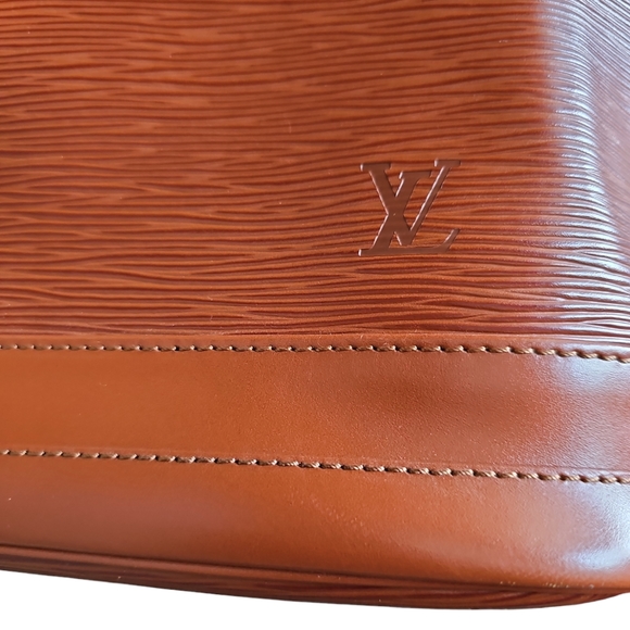 Louis Vuitton Noé EPI Bucket Bag Leather.  C01017 - Picture 13 of 16